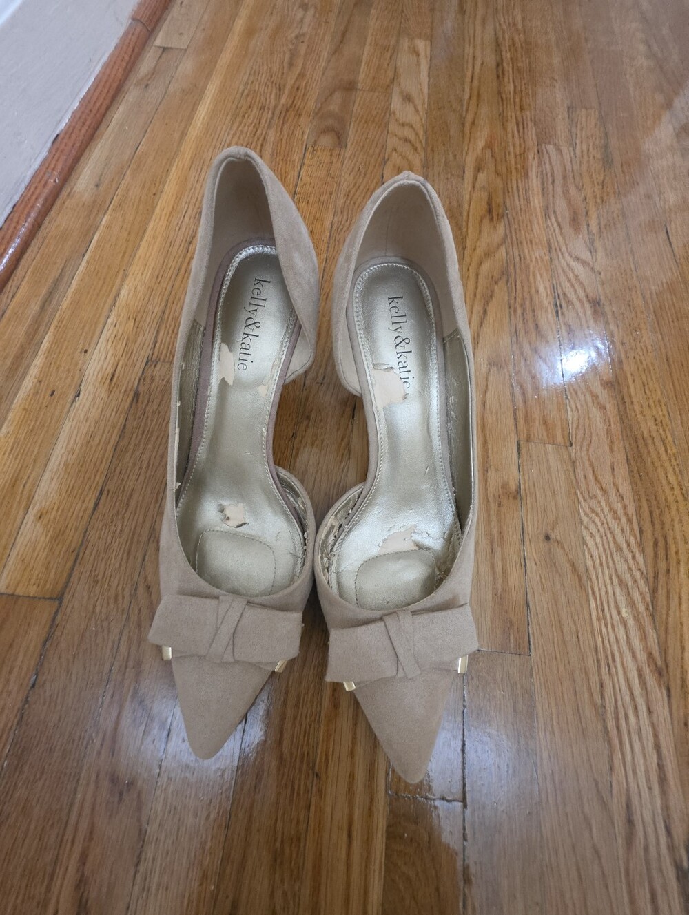 Kelly & Katie Beige Pointed-Toe Bow Pumps
